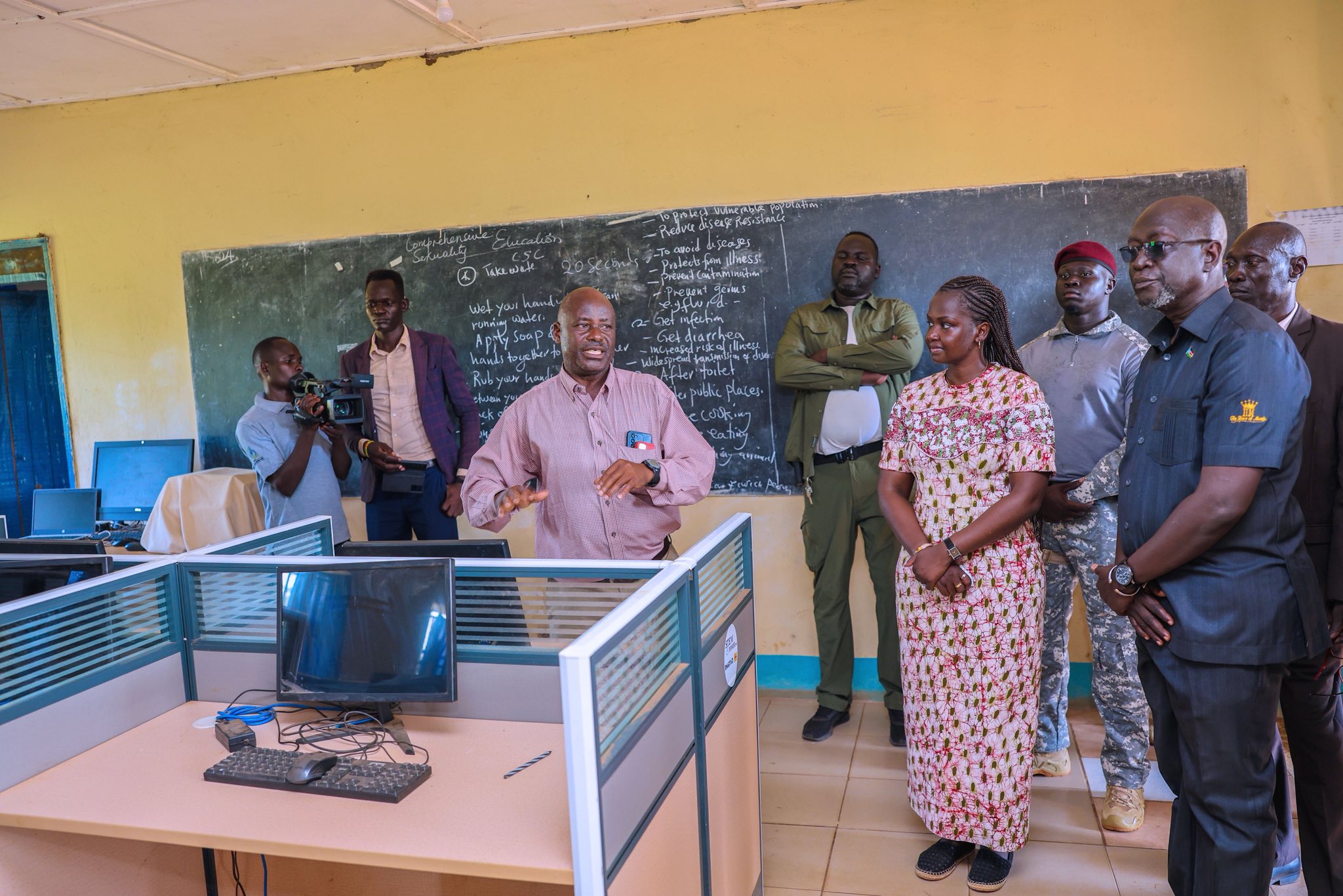 SENIOR ENVOY PLEDGES SUPPORT FOR TEACHERS