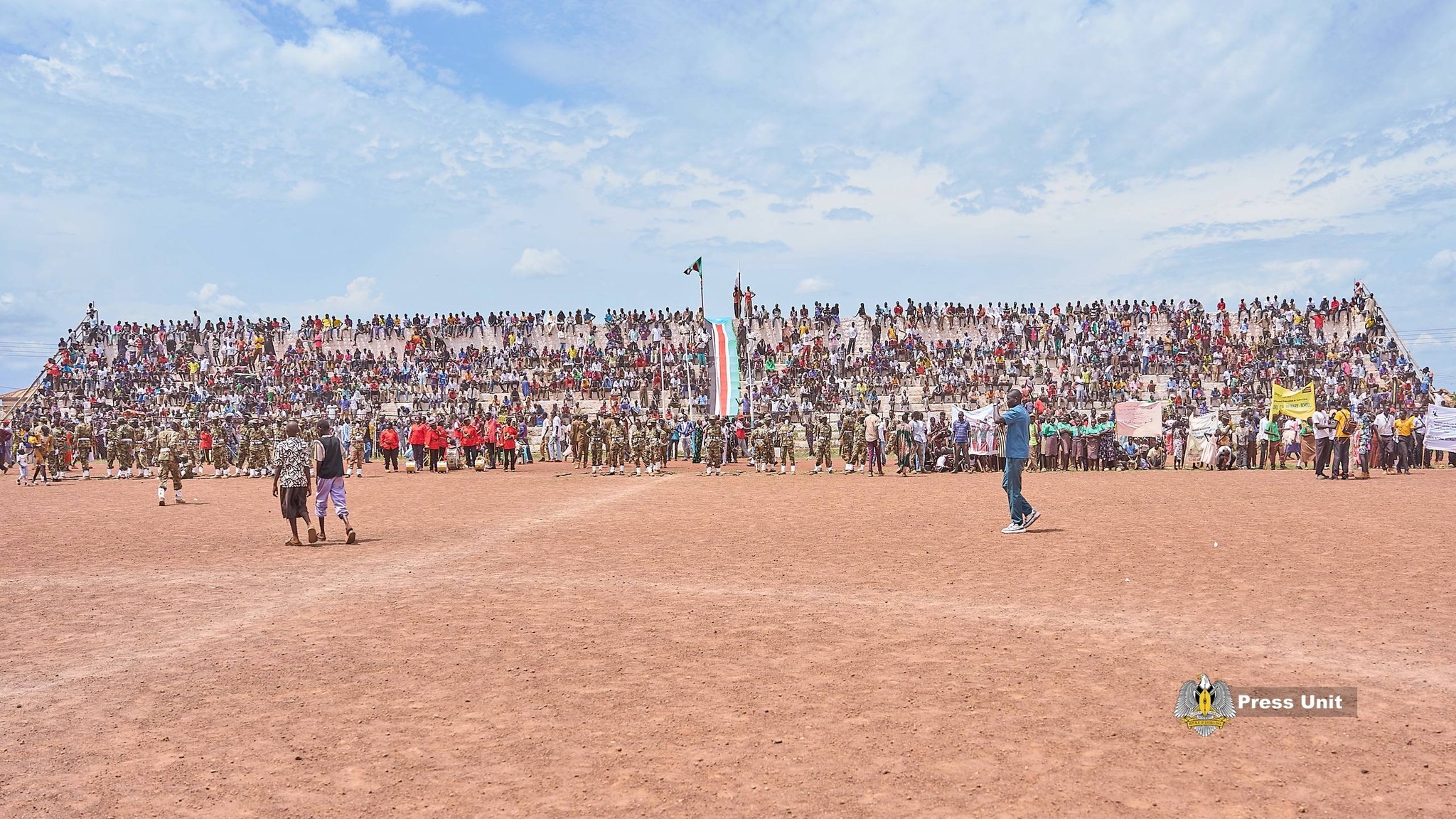 Thousands of jubilant South Sudanese citizens lined the streets of Wau and packed Wau Stadium on Friday to welcome the President of the Republic, His 
